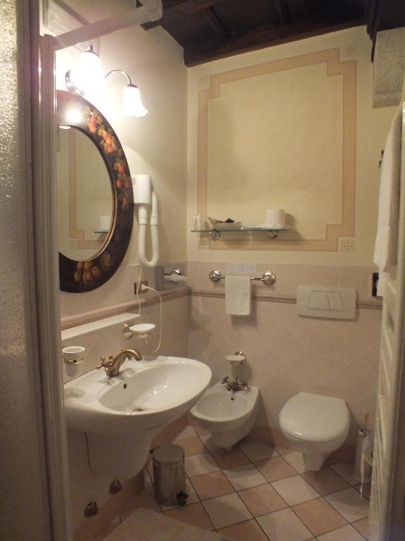 Hotel La Contrada Dei Monti Orta San Giulio Pokoj fotografie